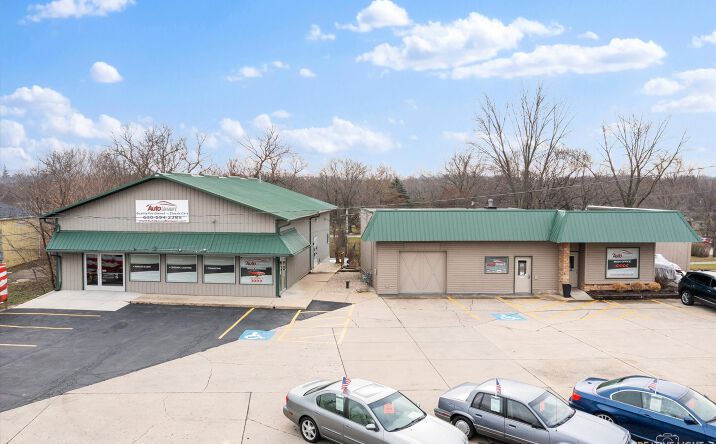 Pictures of Retail, Office property located at 5498 US-34, Oswego, IL 60543 for lease - image #1