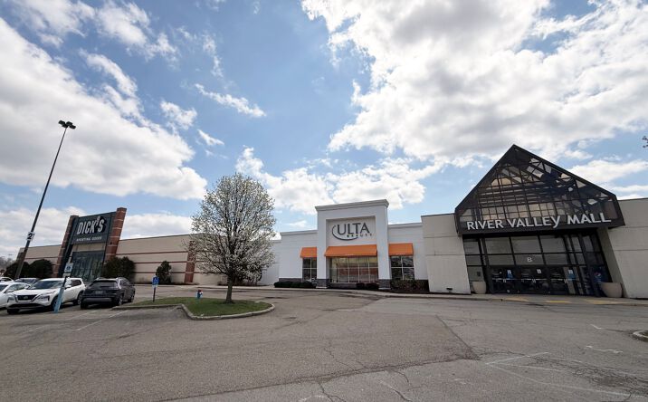 Pictures of Retail property located at 1500 River Valley Cir S, Lancaster, OH 43130 for sales - image #1