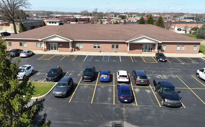 Pictures of Office property located at 7142 Nightingale Dr, Holland, OH 43528 for lease - image #1
