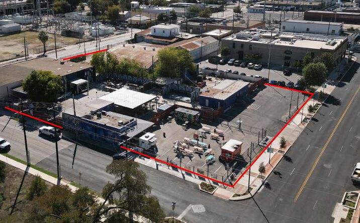 Pictures of Retail property located at 915, 927 N Alamo & 930 Broadway, San Antonio, TX 78215 for lease - image #1