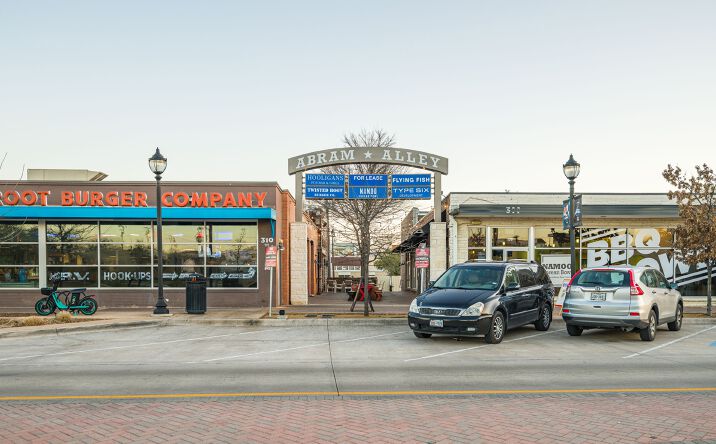 Pictures of Retail, Restaurant property located at 300 E Abram St, Arlington, TX 76010 for lease - image #1