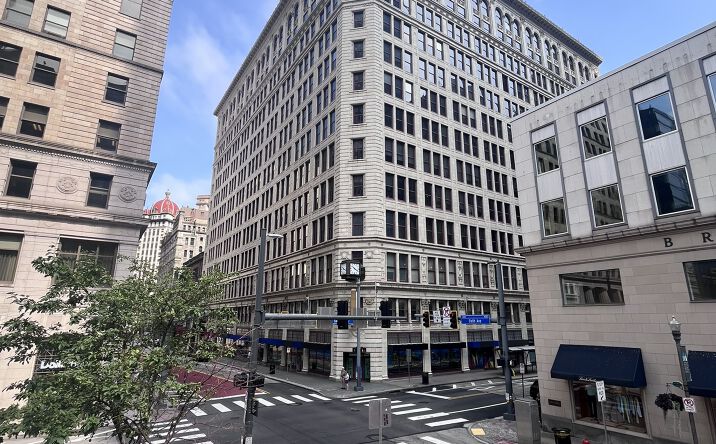 Pictures of Retail property located at 326 Sixth Ave, Pittsburgh, PA 15222 for lease - image #1