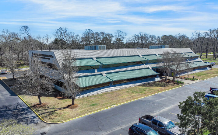 Pictures of Office property located at 701 Robley Dr, Lafayette, LA 70503 for lease - image #1