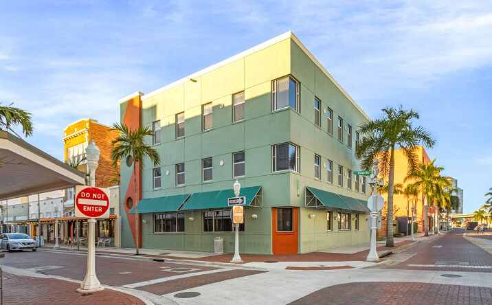 Pictures of Office property located at 1404 Dean St, Fort Myers, FL 33901 for lease - image #1