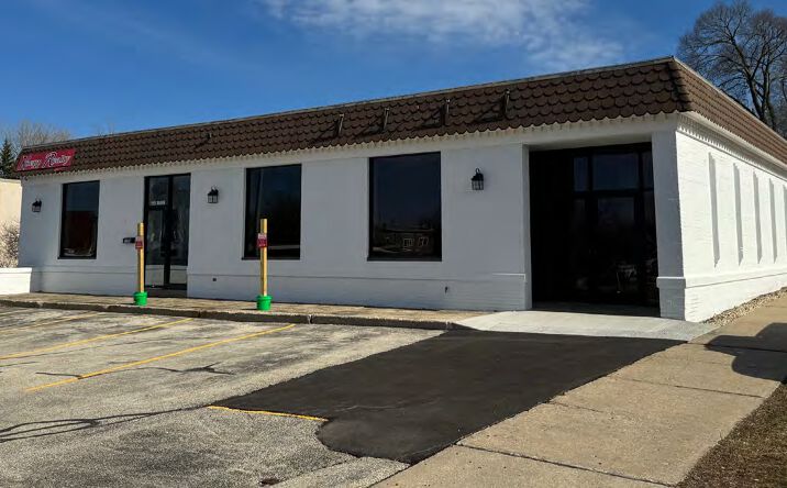 Pictures of Retail property located at 115 Main St, Pewaukee, WI 53072 for lease - image #1