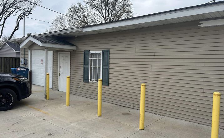 Pictures of Retail property located at 2101 E North Grand Avenue, Springfield, IL 62702 for lease - image #1