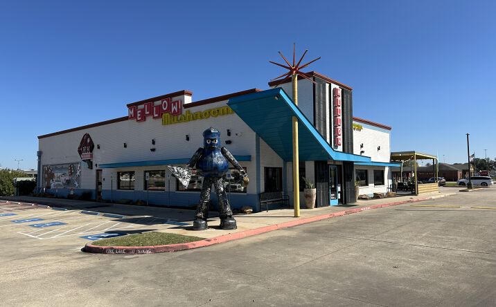 Pictures of Restaurant property located at 4375 Dowlen Rd, Beaumont, TX, Beaumont, US 77706 for lease - image #1