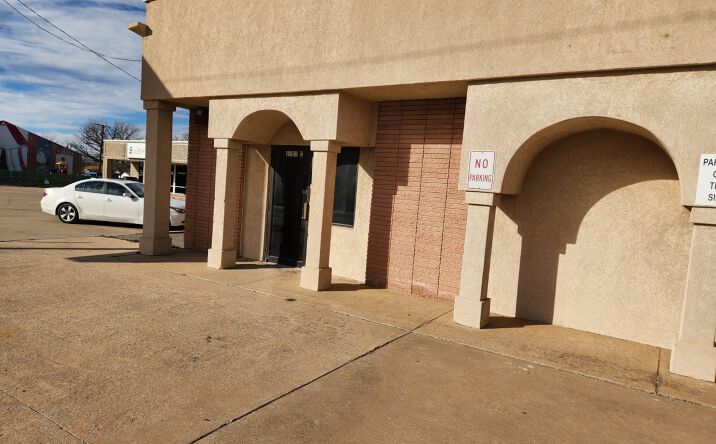 Pictures of Retail, Office property located at 1901 W Gore Blvd, Lawton, OK 73501 for lease - image #1