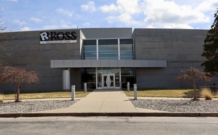 Pictures of Office property located at 4300 Fashion Square Blvd, Saginaw, MI 48603 for lease - image #1