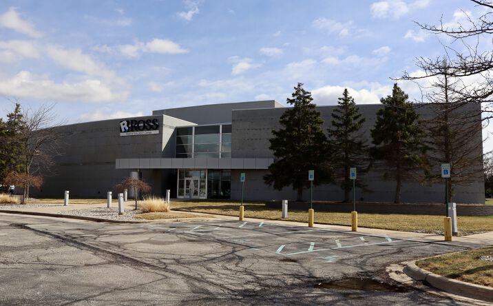 Pictures of Office property located at 4300 Fashion Square Blvd, Saginaw, MI 48603 for lease - image #1