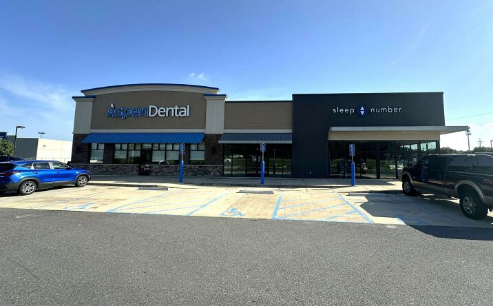 Pictures of Retail, Restaurant property located at 4351 Pecanland Mall Dr, Monroe, LA 71203 for lease - image #1