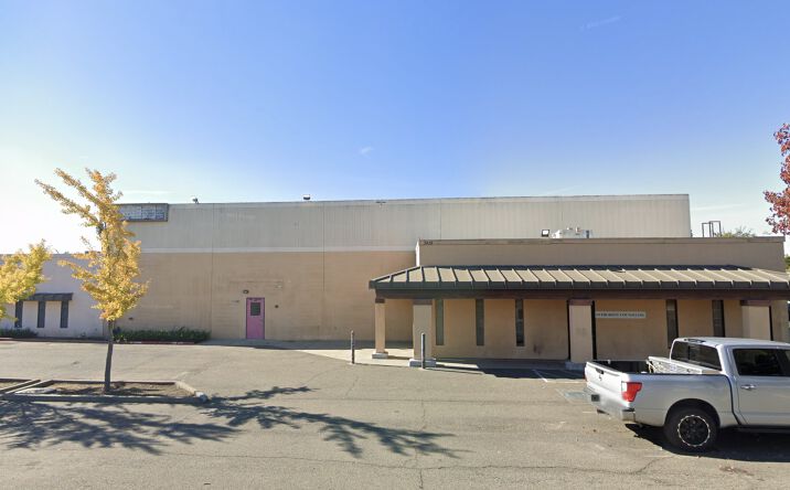 Pictures of Retail property located at 3411 Arden Wy, Sacramento, CA 95825 for lease - image #1