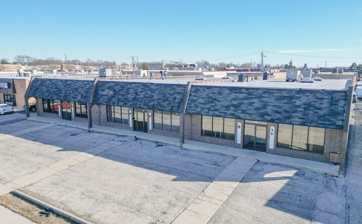 Pictures of Industrial property located at 1541-1543 Bourbon Pkwy, Streamwood, IL 60107 for lease - image #1