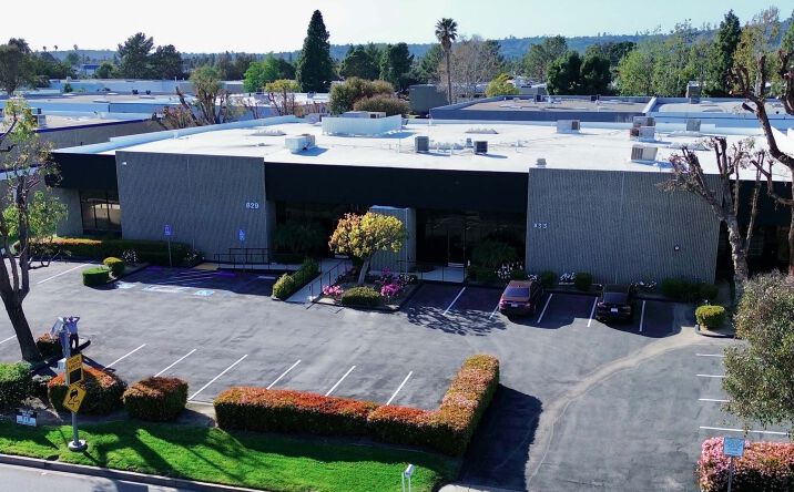 Pictures of Retail, Industrial property located at 829 Flynn Rd, Camarillo, CA 93012 for lease - image #1