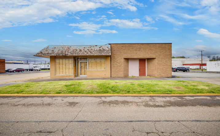 Pictures of Retail, Office property located at 449 E Market St, Kingsport, TN 37660 for lease - image #1