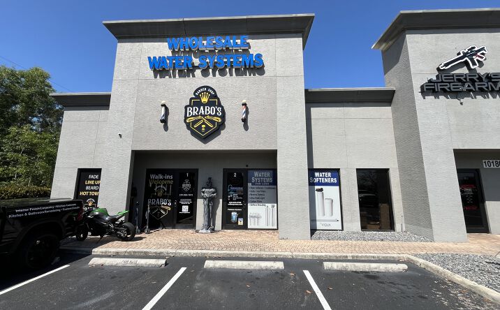 Pictures of Retail property located at 10180 Metro Pkwy, Fort Myers, FL 33966 for lease - image #1