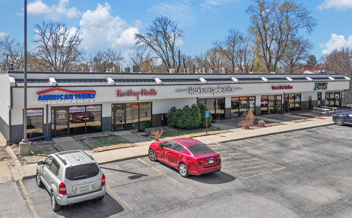 Pictures of Retail, Office property located at 7020 Douglas Ave, Urbandale, IA 50322 for lease - image #1