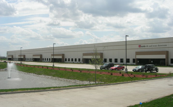 Pictures of Industrial property located at 4340 121st St, Urbandale, IA 50323 for lease - image #1