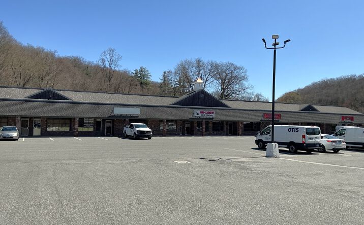 Pictures of Retail, Office property located at 248 Oxford Rd, Oxford, CT 06478 for lease - image #1