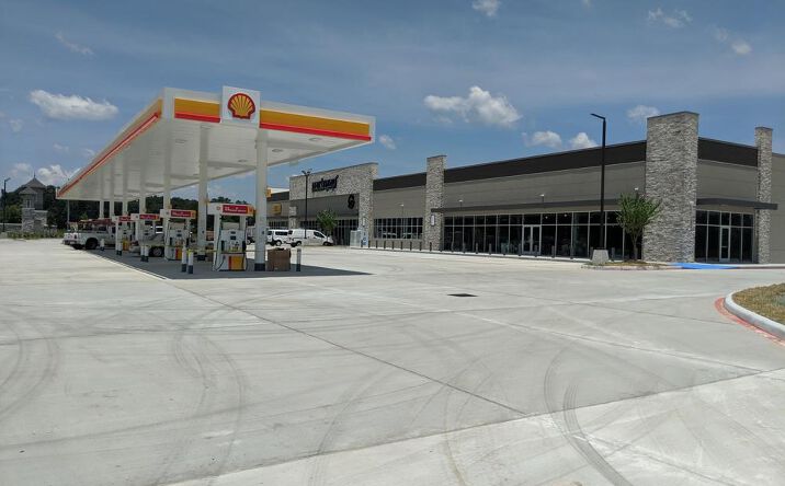 Pictures of Retail property located at 2403 East Houston Street, Cleveland, TX 77327 for lease - image #1