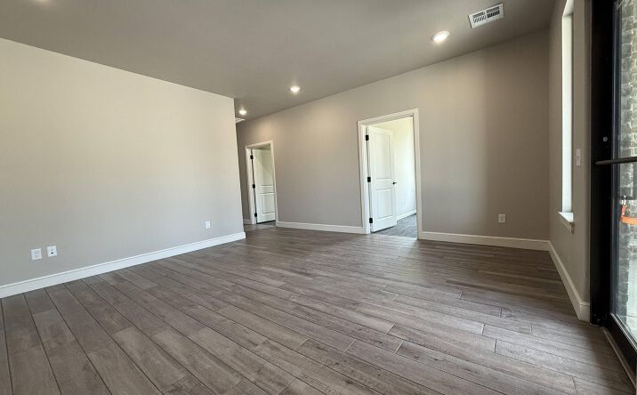 Pictures of Office property located at 2272 Camino Del Plaza Ln, Edmond, OK 73013 for lease - image #1
