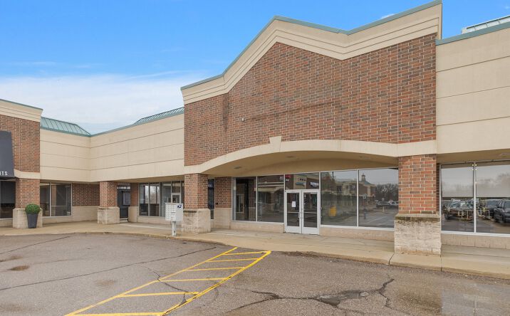 Pictures of Retail property located at 48812-48816 Romeo Plank Rd, Macomb, MI 48044 for lease - image #1