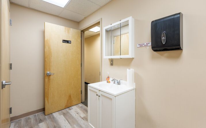 Pictures of Retail property located at 454 Park St, Hartford, CT 06106 for lease - image #1