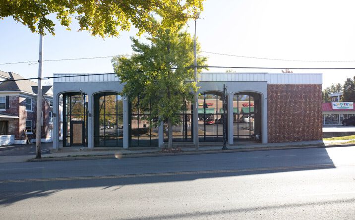 Pictures of Retail property located at 835 W 39th St, Kansas City, MO 64111 for lease - image #1