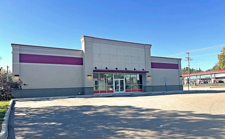 Pictures of Retail property located at 8050 Hamilton Ave, Cincinnati, OH 45231 for lease - image #1