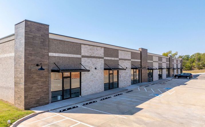 Pictures of Retail property located at 18960 NE 23rd St, Harrah, OK 73045 for lease - image #1