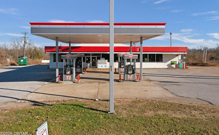 Pictures of Retail, Restaurant property located at 196 Law Rd, Jackson, TN 38305 for lease - image #1