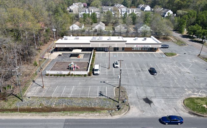 Pictures of Retail property located at 628 Cambridge St, Fredericksburg, VA 22405 for sales - image #1