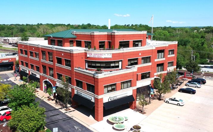 Pictures of Office property located at 20 Allen Ave, Webster Groves, MO 63119 for lease - image #1