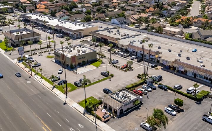 Pictures of Retail property located at 15555 Brookhurst St, Westminster, CA 92683 for lease - image #1
