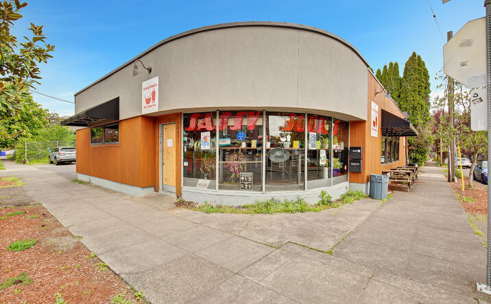 Pictures of Restaurant, Retail property located at 5003 N Lombard St, Portland, OR 97203 for lease - image #1