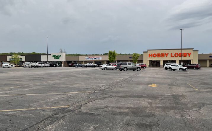 Pictures of Retail property located at 2233 Mo Blvd, Jefferson City, MO 65109 for lease - image #1
