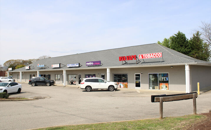 Pictures of Retail property located at 4312 - 4322 W Hundred Rd, Chester, VA 23831 for lease - image #1