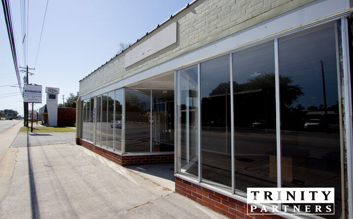 Pictures of Retail property located at 348 Broad St, Sumter, SC 29150 for lease - image #1