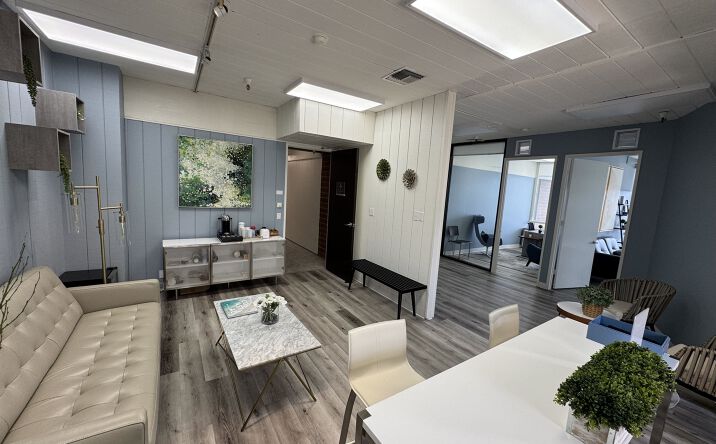 Pictures of Office property located at 250 Newport Center Dr, Newport Beach, CA 92660 for lease - image #1