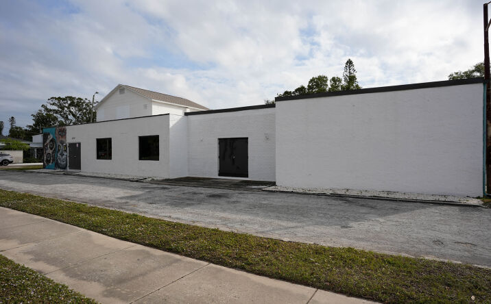 Pictures of Industrial, Retail property located at 4700 22nd Ave S, St. Petersburg, FL 33711 for lease - image #1