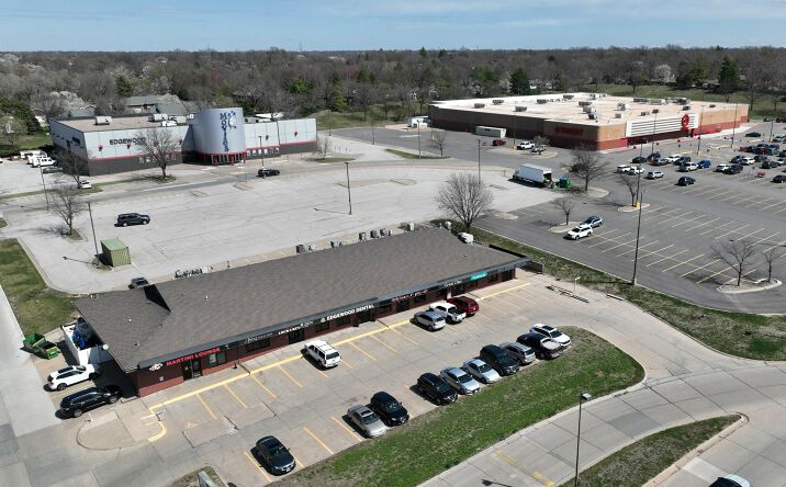 Pictures of Retail property located at 5310 S 56th St, Lincoln, NE 68516 for sales - image #1