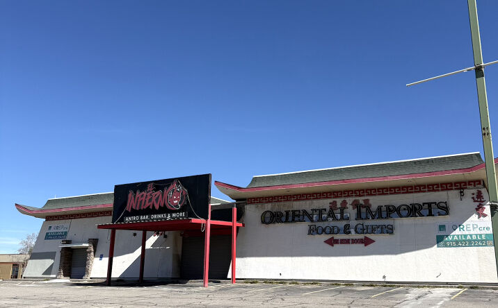 Pictures of Retail, Office, Restaurant property located at 9101 Gateway Blvd W, El Paso, TX 79925 for lease - image #1