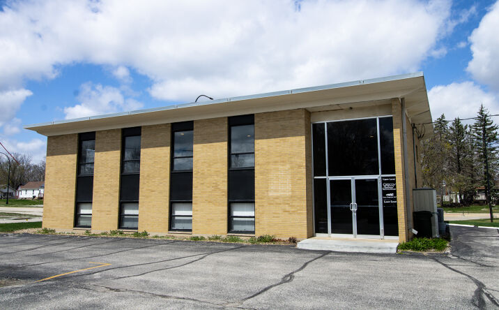 Pictures of Retail, Office property located at 1727 University Ave, Waterloo, IA 50701 for lease - image #1