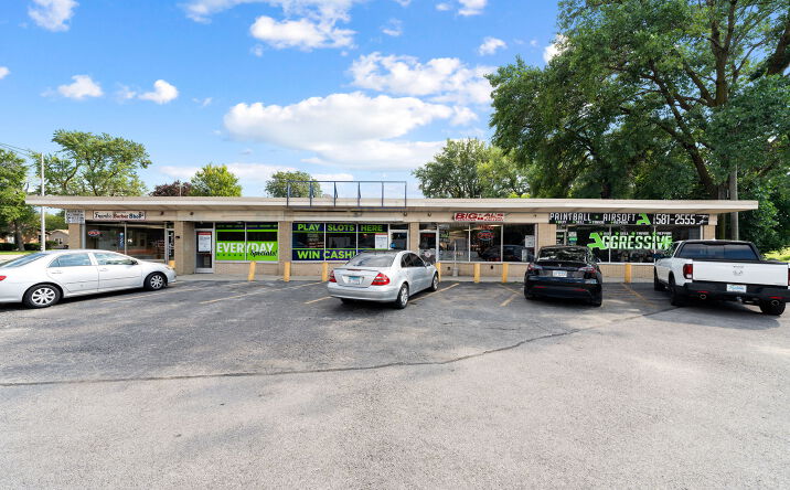 Pictures of Retail, Office property located at 10341 SW Hwy, Chicago Ridge, IL 60415 for lease - image #1