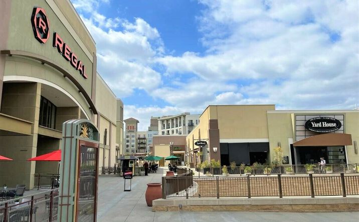 Pictures of Retail property located at 300 E Colorado Blvd, Pasadena, CA 91101 for lease - image #1