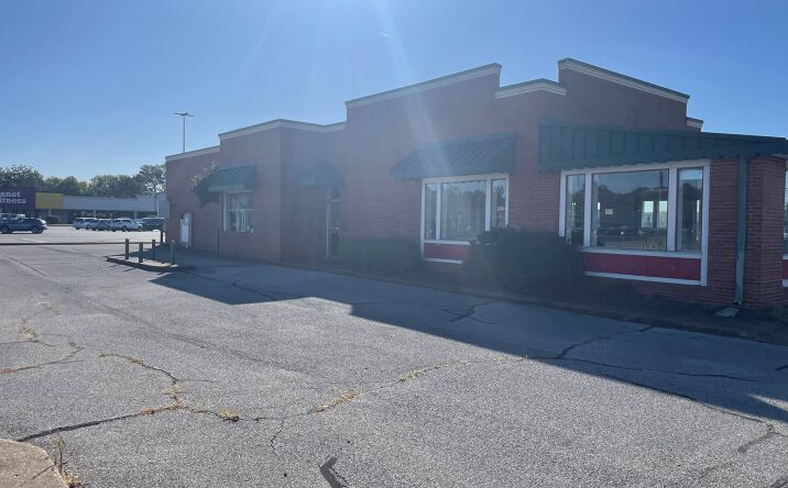 Pictures of Retail, Restaurant property located at 864 S Green River Rd, Evansville, IN 47715 for lease - image #1
