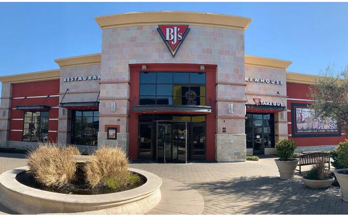Pictures of Retail property located at Vintage Faire, Modesto, CA 95356 for lease - image #1