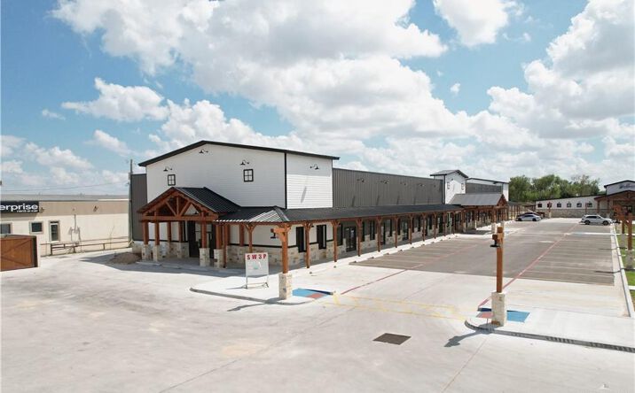 Pictures of Office, Restaurant, Retail property located at 404 Interstate 2 Ste 26 #Building A Ste 25 & 26, Pharr, TX 78577 for lease - image #1