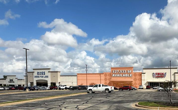 Pictures of Retail property located at University Dr, College Station, TX 77840 for lease - image #1