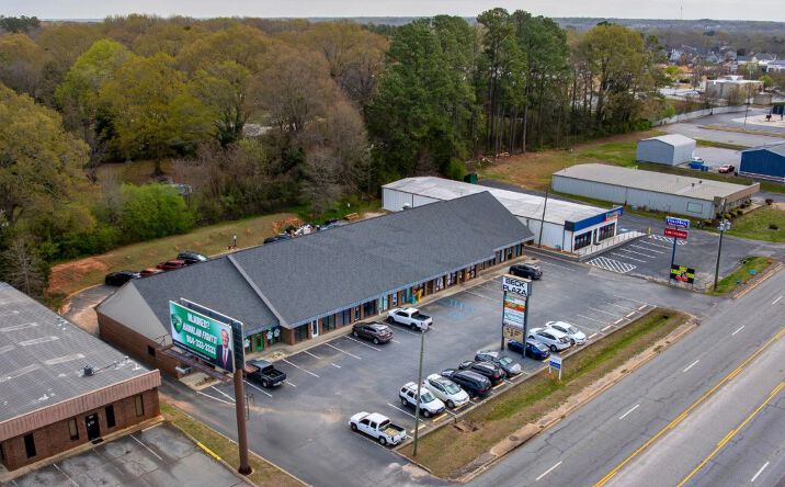 Pictures of Retail property located at 1018 NE Main St, Simpsonville, SC 29681 for lease - image #1